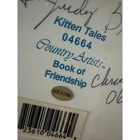 A Country Artist Kitten Tales Book of Friendship Cat Figurine CA04664 - Picture 8 of 9